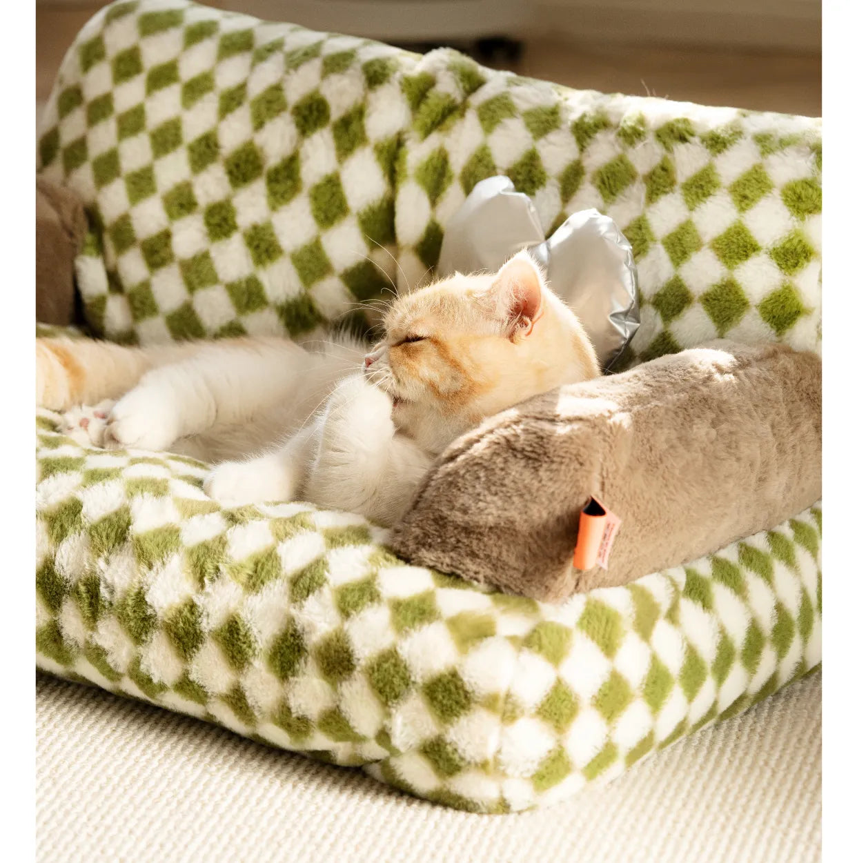 Mewoofun Versatile All-Season Pet Haven: Cozy Cat Sofa and House for Cats and Dogs – Your Pet's Perfect Retreat